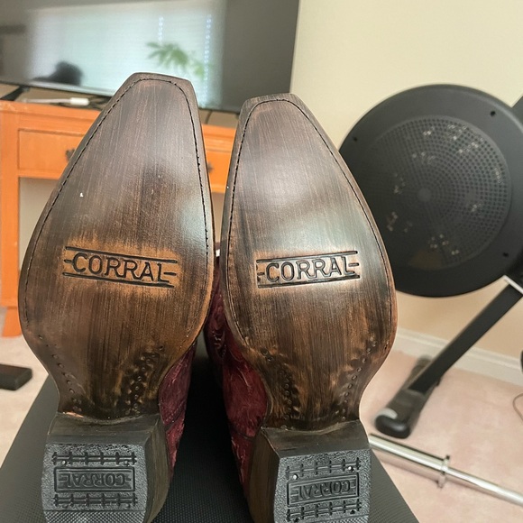 Corral Women's Burgundy Heeled Boots - Picture 5 of 5